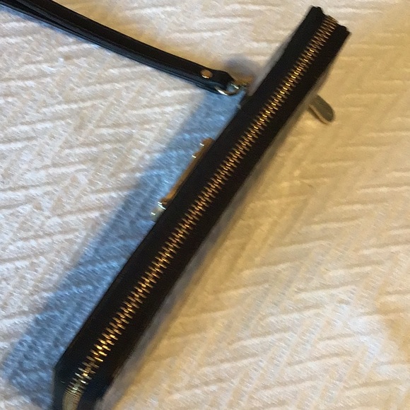 Michael Kors Wallets - Picture 9 of 15